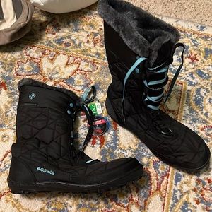 Columbia snow boats